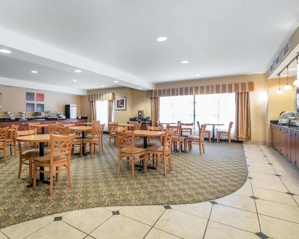 University Inn Vestal image 1