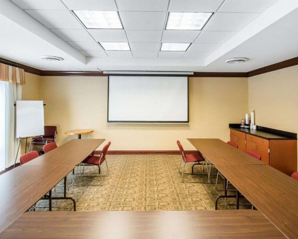 University Inn Vestal image 14