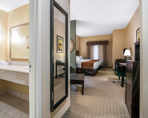 University Inn Vestal image 16