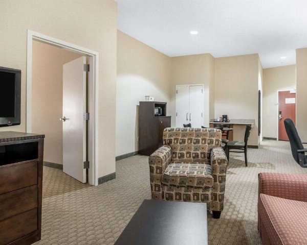 University Inn Vestal image 21