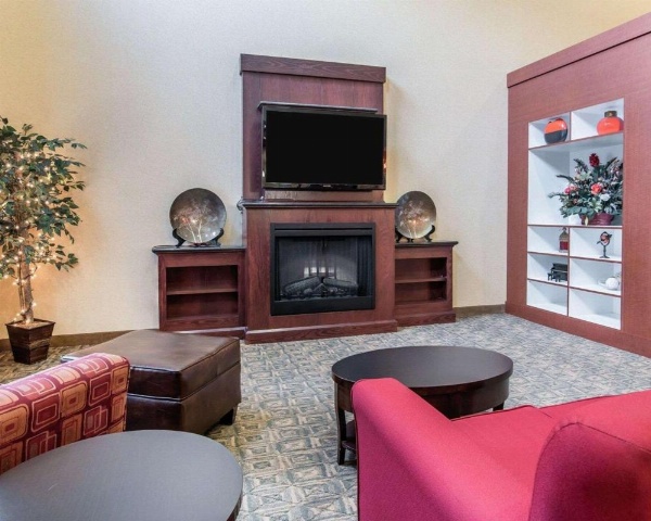 University Inn Vestal image 22
