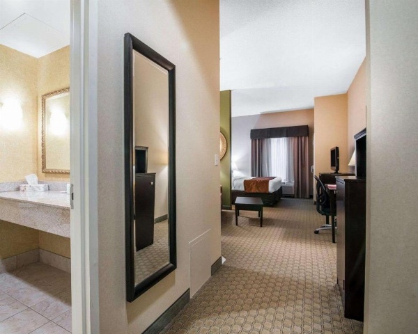 University Inn Vestal image 23