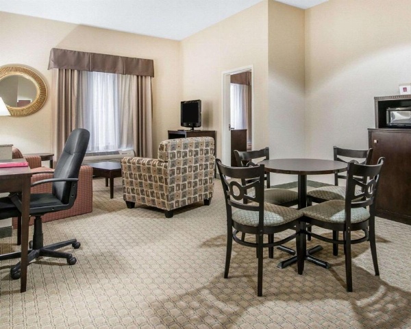 University Inn Vestal image 24