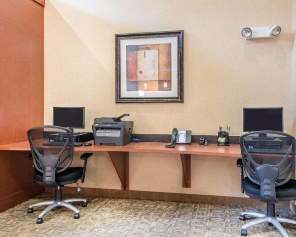 University Inn Vestal image 28