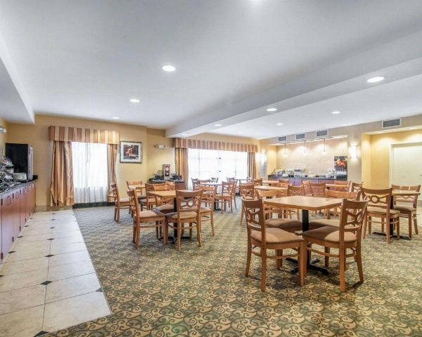 University Inn Vestal image 29