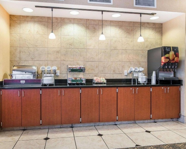 University Inn Vestal image 4